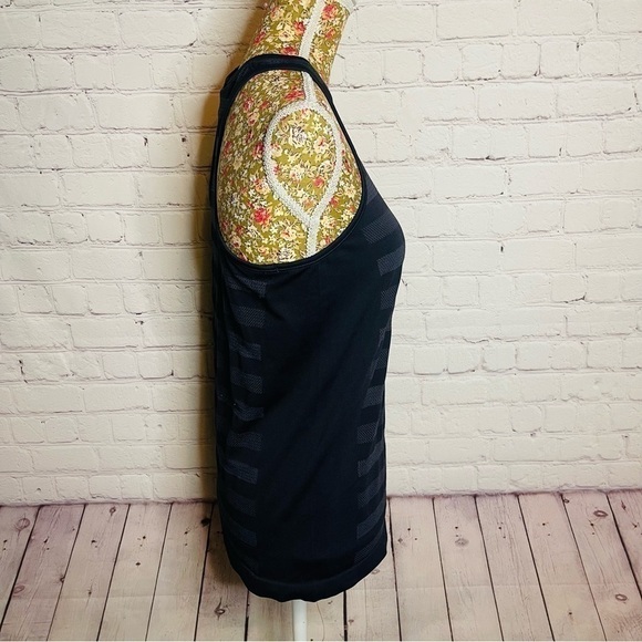 Champion Seamless Active Top - Like New - Picture 8 of 10